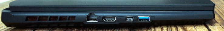 À gauche : LAN 2,5 Gbit, HDMI, DisplayPort, USB-A (5 Gbit/s)