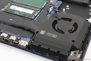 Les ventilateurs restent plus silencieux que sur la plupart des autres ordinateurs portables de jeu avant de devoir monter en puissance