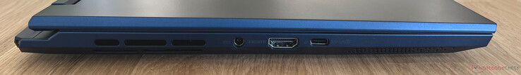 À gauche : alimentation, HDMI 2.1, USB-C 3.2 Gen.2 (10 GBit/s, DisplayPort ALT mode, Power Delivery)