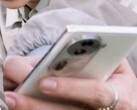 Un smartphone "Reno11" dans la nature ( ?). (Source : Digital Chat Station via Weibo)
