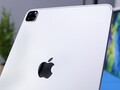 Un logo Apple en verre pourrait introduire la fonctionnalité de recharge sans fil dans l'iPad Pro 2022 redessiné (Image : Daniel Romero)
