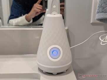 Le logo s'allume pour indiquer que la brosse à dents a été posée sur la station d'accueil.