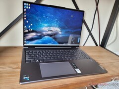 Lenovo Yoga 7i 16 IAP7 est maintenant disponible avec la carte graphique Intel Arc A370M pour $1400 USD