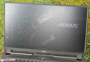 Aorus 17 à l'extérieur