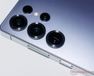 L'avènement des flagships dotés d'une batterie de plus de 7 000 mAh pourrait bientôt faire de l'ombre au Galaxy S25 Ultra. (Source de l'image : Notebookcheck)