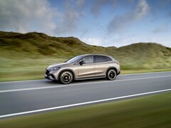Le SUV électrique Mercedes-Benz AMG EQE 43 4MATIC est désormais disponible à la commande en Europe. (Image source : Mercedes-Benz)