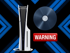 Console PS5 présentée à côté d'un disque et d'un autocollant d'avertissement
