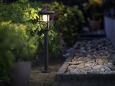 Les lampes Philips Radii sont alimentées par l'énergie solaire et peuvent fonctionner jusqu'à 40 heures entre deux charges. (Source de l'image : Signify)