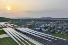 Les pales de l'éolienne SY1310A de 131 m, fraîchement sorties de la chaîne de montage. (Source : Sany RE)