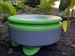 Le robot désherbeur de jardin Tertill est inclus dans la vente Prime Day d&#039;Amazon. (Image source : Tertill)