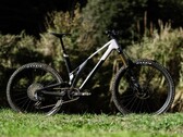 Le vélo électrique UNNO IKKI est doté d'un système de suspension complet. (Source de l'image : UNNO)