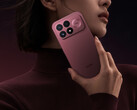 Le K100 Pro est proposé à partir de 548 $. Sur la photo : le modèle rouge du téléphone.