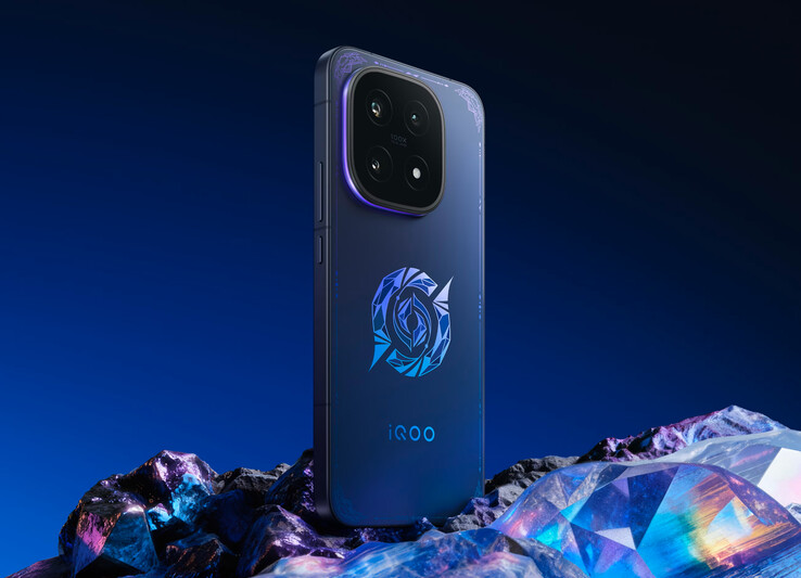 Vivo propose également l'iQOO 15 dans une édition collector du 10e anniversaire de Honor of Kings avec des accessoires supplémentaires. (Source de l'image : Vivo)