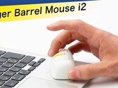 La souris compacte Finger Barrel Mouse i2 est conçue de manière ergonomique pour éviter l'accumulation de chaleur dans la paume de la main. (Source : MEETS TRADING)