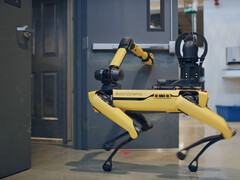 Ouvrir des portes et soulever des objets : Le bras de Spot le permet. (Image : youtube/Boston Dynamics)