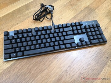 Un clavier de taille normale, plus léger et plus petit que la plupart des autres