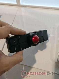 Trackball Keychron noir. (Source de l'image : Notebookcheck/Stephen Pereyra)