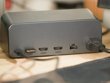 Station d'accueil USB-C MOKiN 13 en 1 : ports arrière connectés