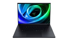 Angle avant de l'ordinateur portable de jeu Razer Blade 18 (Image source : Razer PR)
