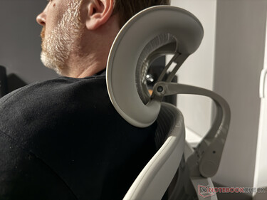 À partir d'une taille d'environ 180 cm, l'appui-tête devrait toutefois se situer un peu plus haut