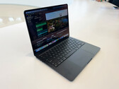 Le nouveau MacBook Air sera rejoint au début de l'année prochaine par un modèle de 15 pouces. (Image source : @Jamesco)