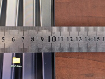 Cadres latéraux très étroits pour des dimensions plus réduites