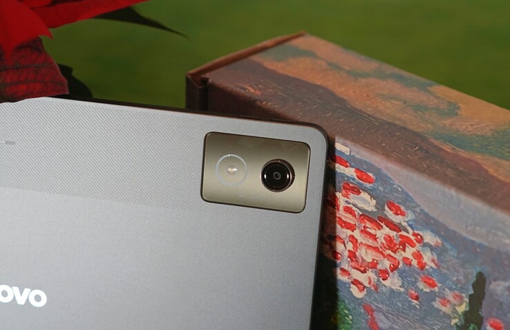 L'appareil photo arrière de 13 MP de la tablette Lenovo Idea Tab Pro fonctionne bien dans de bonnes conditions d'éclairage.