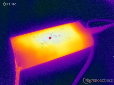 L'adaptateur CA atteint plus de 48°C lorsque les charges sont élevées