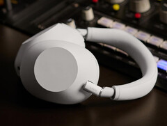 Sony est revenu à une forme pliable pour ses derniers écouteurs de la série WH-1000X. (Source de l&#039;image : Sony)