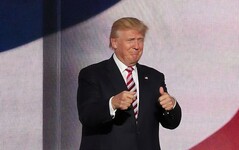 Donald Trump est confronté à des pertes importantes. (Source de l'image : History in HD on Unsplash - edited)