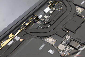 La mémoire vive est soudée et n'est pas extensible par l'utilisateur