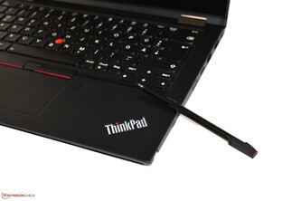 Lenovo ThinkPad X390 Yoga - Digitizer pen intégré.