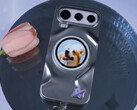 Honor et Oppo est sur le point de commercialiser un accessoire très similaire. Illustration : l'écran magnétique de Honor fixé à un téléphone.