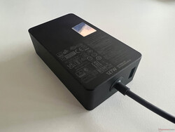 bloc d'alimentation de 127 watts avec port USB-A supplémentaire (jusqu'à 5 watts)
