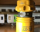 Le port USB de la lampe de poche EDC peut être recouvert pour le protéger