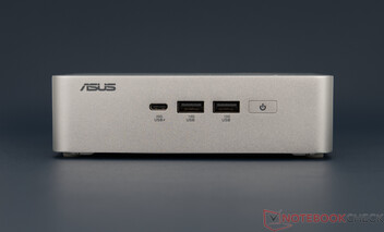 Asus NUC 15 Pro+ - Connexions en façade