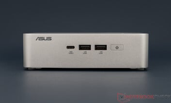 Asus NUC 15 Pro+ - Connexions en façade