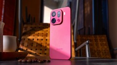 Les magnifiques modèles rouges Oppo Find X9 et Find X9 Pro ne sont apparemment disponibles qu&#039;à l&#039;importation (Image source : Weibo)