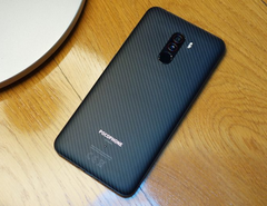 Le Pocophone F1 ne peut pas recevoir le MIUI 12 avant septembre. (Source de l&#039;image : Trusted Reviews)