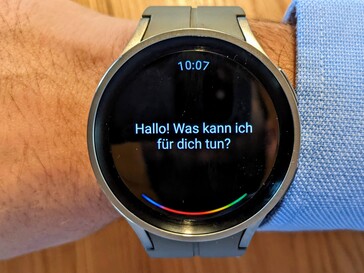 La montre vous permet de choisir entre Samsung Bixby et Google Assistant