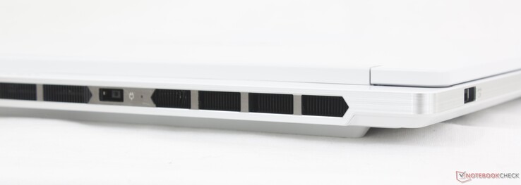 Arrière : HDMI 2.1, adaptateur secteur