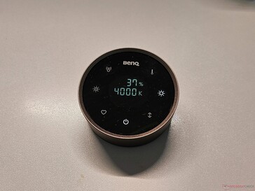 La télécommande facilite l'utilisation de la BenQ SmartBar Halo 2.