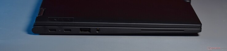 à gauche : 2x Thunderbolt 4, USB A 3.2 Gen 1, Audio 3.5mm, Lecteur de carte à puce