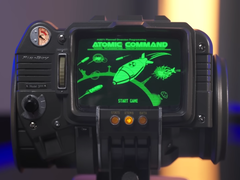 La réplique fonctionnelle du Pip Boy 3000 par Bethesda et The Wand Company en photo (source d'image : IGN YT)