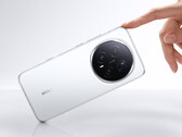Le Magic 8 Pro ( Honor ) est doté d'un téléobjectif "Ultra Night" de 200 mégapixels. Photo : le téléphone en blanc. (Source de l'image : Honor)