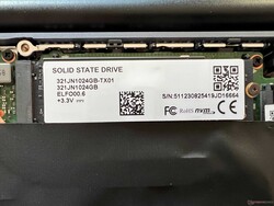 Le SSD M.2 2280 est connecté via PCIe 4.0.