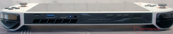 face supérieure : lecteur de carte microSD, USB A 3.0, USB4, audio 3,5 mm, trois touches de fonction