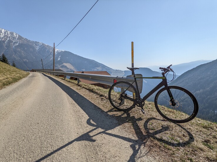 En montagne, l'UB77 est très amusant, mais le mode d'impulsion automatique a atteint ses limites ici.