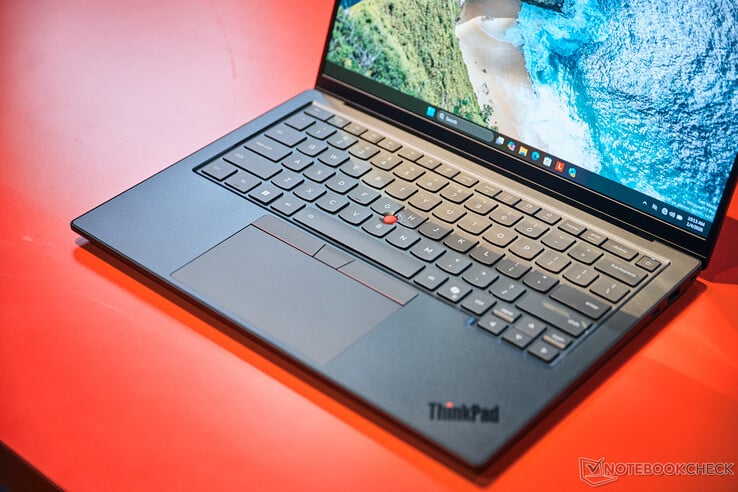 Le nouveau clavier ThinkPad, présenté sur le Lenovo ThinkPad X1 Carbon Gen 14 (source de l'image : Alexander Wätzel)