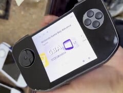 Le GameMT E3 serait un ajout plutôt étrange au marché des consoles de jeu horizontales. (Source de l'image : via Retro Gaming with Deadfred)